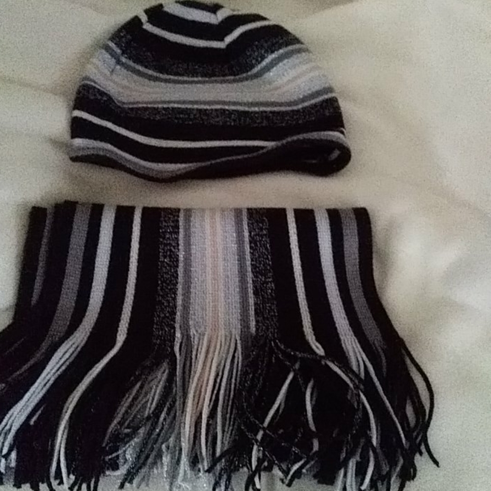 Winter scarf with matching hat